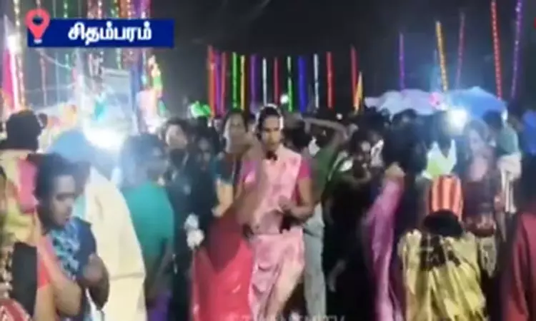 சிதம்பரம்: ஆலோடி சாப் தர்காவில் சந்தனக்கூடு விழா; சாமி வந்து ஆடிய பெண்கள்