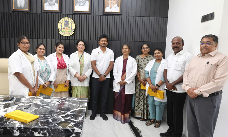 விபத்தில் கைகளை இழந்த இளைஞர்: சிகிச்சையில் ஒரு கையை செயல்பட வைத்த பெண் மருத்துவர்கள் - உதயநிதி பாராட்டு