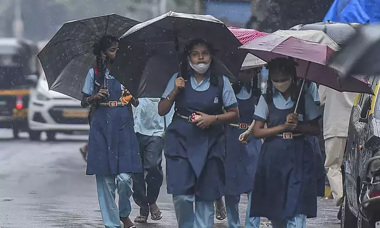 புயல் எதிரொலி: எந்தெந்த மாவட்டங்களில் நாளை பள்ளி, கல்லூரிகளுக்கு விடுமுறை..?