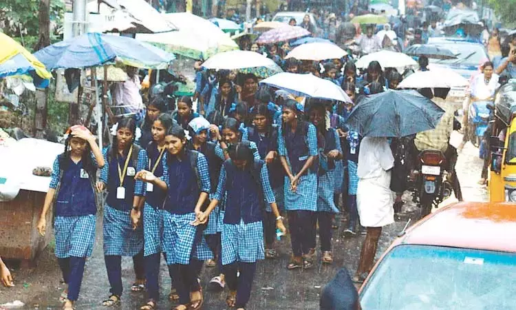 தமிழகம் முழுவதும் பள்ளிகளுக்கு நாளை விடுமுறை? அரசு விளக்கம்