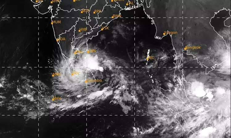 வலுவிழந்து சென்னையை அடையும் டிட்வா புயல்