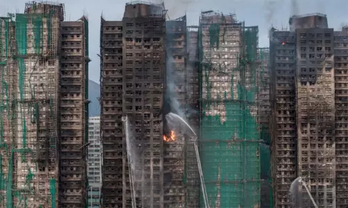 ஹாங்காங் அடுக்குமாடி குடியிருப்பு தீ விபத்தில் பலி எண்ணிக்கை 94 ஆக உயர்வு