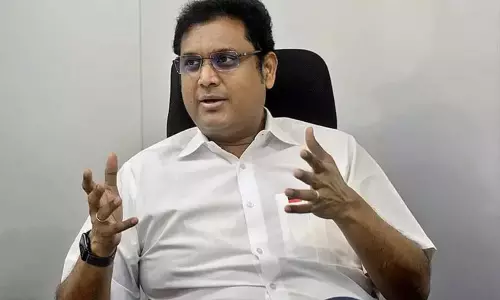 சொந்த தொழில்முனைவோரை ஏன் கொண்டாடக்கூடாது?- அமைச்சர் டி.ஆர்.பி.ராஜா கேள்வி