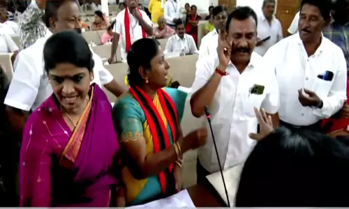 மெட்ரோ திட்ட அறிக்கையை நிராகரித்த விவகாரம்: கோவை மாநகராட்சி கூட்டத்தில் மத்திய அரசுக்கு எதிராக தீர்மானம்