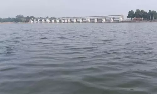 பூண்டி ஏரியில் நீர் திறப்பு: கொசஸ்தலை ஆற்றங்கரையோர மக்களுக்கு வெள்ள அபாய எச்சரிக்கை