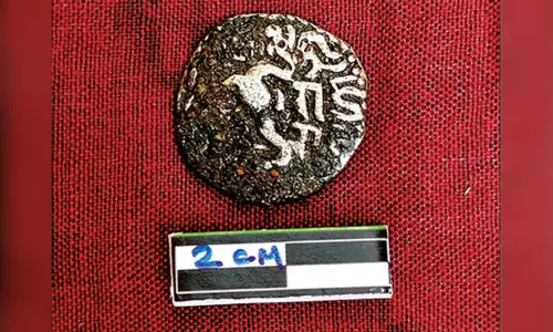 ஆயிரம் ஆண்டுகள் பழமை வாய்ந்த சோழர் கால வெள்ளி நாணயம் கண்டெடுப்பு