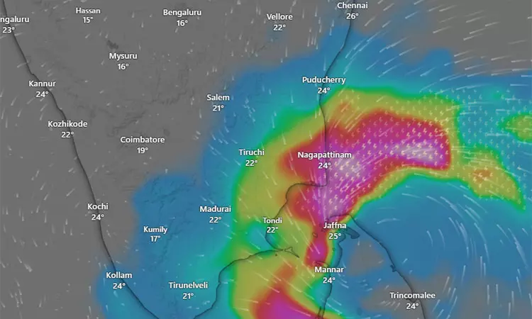 சென்னையிலிருந்து 400 கி.மீ. தொலைவில் ‘டிட்வா புயல்’.. எந்தெந்த மாவட்டங்களுக்கு இன்று ‘ரெட் அலர்ட்’..?