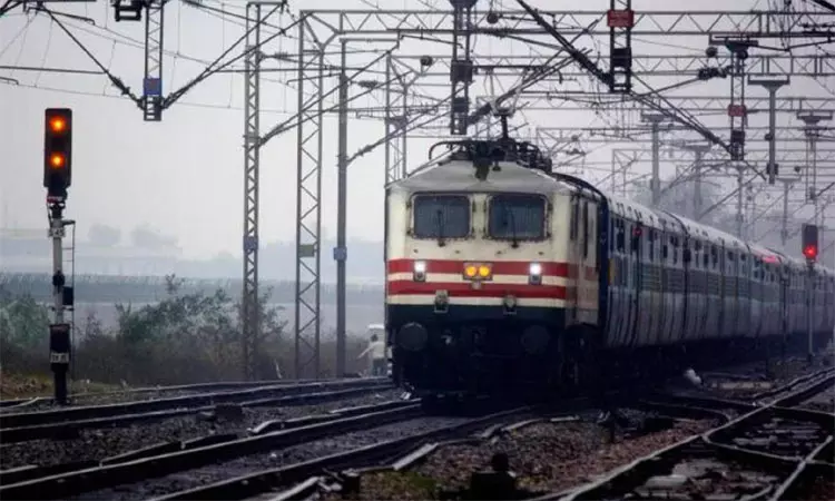 4 எக்ஸ்பிரஸ் ரெயில்கள் மேலும் 5 நாட்கள் தாம்பரம் வரையே இயக்கப்படும் - தெற்கு ரெயில்வே அறிவிப்பு 4 எக்ஸ்பிரஸ் ரெயில்கள் மேலும் 5 நாட்கள் தாம்பரம் வரையே இயக்கப்படும் - தெற்கு ரெயில்வே அறிவிப்பு