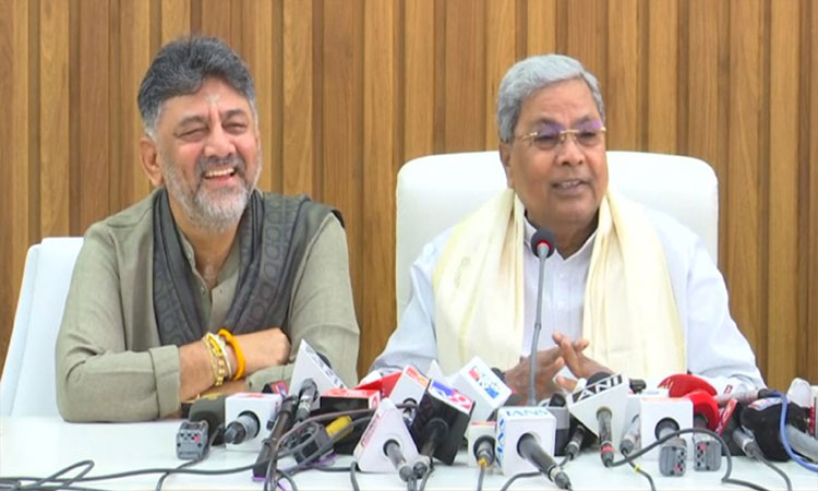 கர்நாடக அரசியல்: இட்லி-சாம்பார், உப்புமாவுடன் முடிவுக்கு வந்த முதல்-மந்திரி பதவி மோதல்