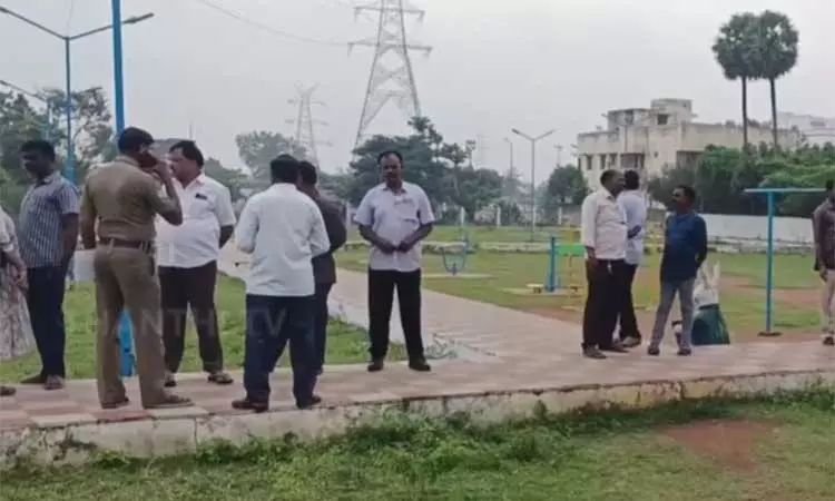 செங்கல்பட்டு: பூங்காவில் விளையாடிக் கொண்டிருந்த சிறுமி மீது பாய்ந்த மின்சாரம் - மருத்துவமனையில் அனுமதி