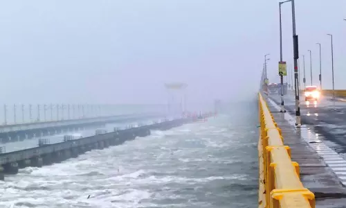 சென்னையிலிருந்து 400 கி.மீ. தொலைவில் ‘டிட்வா புயல்’.. எந்தெந்த மாவட்டங்களுக்கு இன்று ‘ரெட் அலர்ட்’..? சென்னையிலிருந்து 400 கி.மீ. தொலைவில் ‘டிட்வா புயல்’.. எந்தெந்த மாவட்டங்களுக்கு இன்று ‘ரெட் அலர்ட்’..?