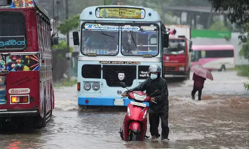 டிட்வா புயல் பாதிப்பு:  பேரிடரை எதிர்கொள்ள இலங்கையில்  அவசரகால நிலை பிரகடனம்