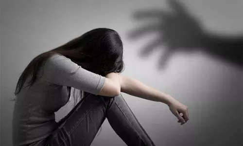 இளம்பெண்ணை காரில் கடத்தி கூட்டு பாலியல் வன்கொடுமை - கொல்கத்தாவில் பயங்கரம்