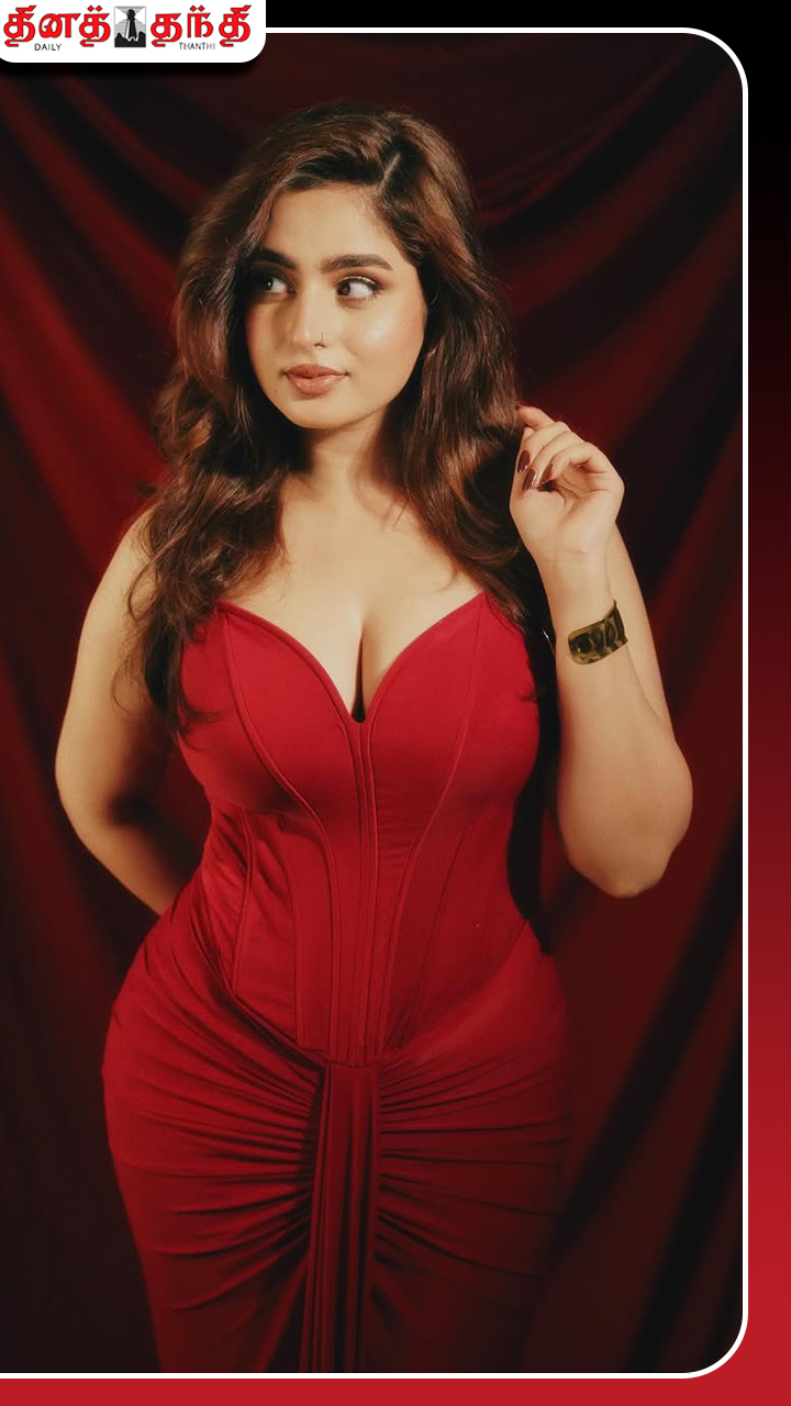 என்னை ரோஸ்ன்னு கூப்பிடுங்க... ஆயிஷா கானின் லேட்டஸ்ட் கிளிக்ஸ்!