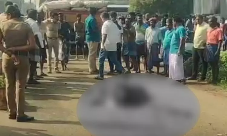 தென்காசி அருகே சாலை விபத்தில் நகராட்சி கவுன்சிலர் உள்பட 3 பேர் உயிரிழப்பு தென்காசி அருகே சாலை விபத்தில் நகராட்சி கவுன்சிலர் உள்பட 3 பேர் உயிரிழப்பு