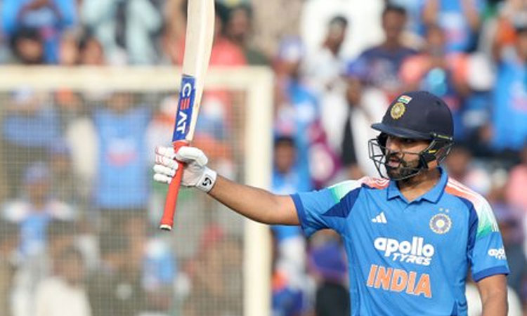 ஒருநாள் கிரிக்கெட்: பாக்.வீரர் அப்ரிடியின் சாதனையை தகர்த்து உலக சாதனை படைத்த ரோகித் சர்மா