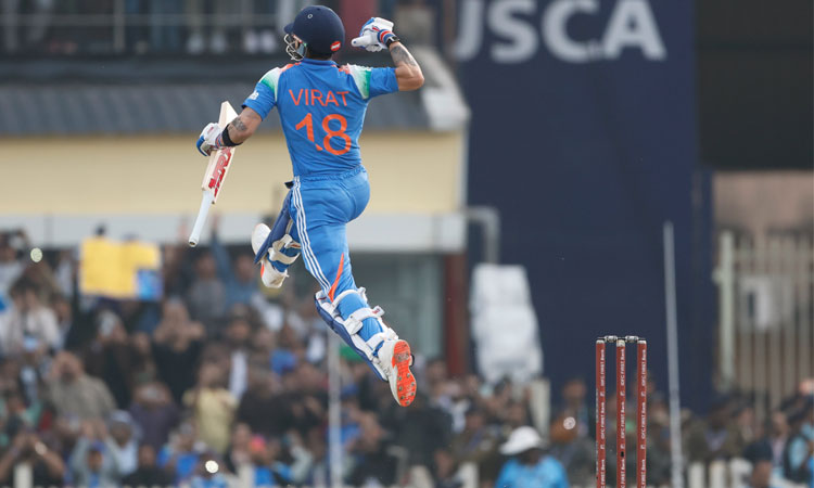 முதல் ஒருநாள் போட்டி: விராட் கோலி சதம் விளாசி அசத்தல்