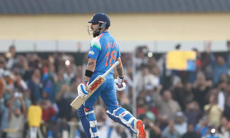 விராட் கோலி அபார சதம்.. தென் ஆப்பிரிக்க அணிக்கு இமாலய இலக்கு நிர்ணயித்த இந்தியா