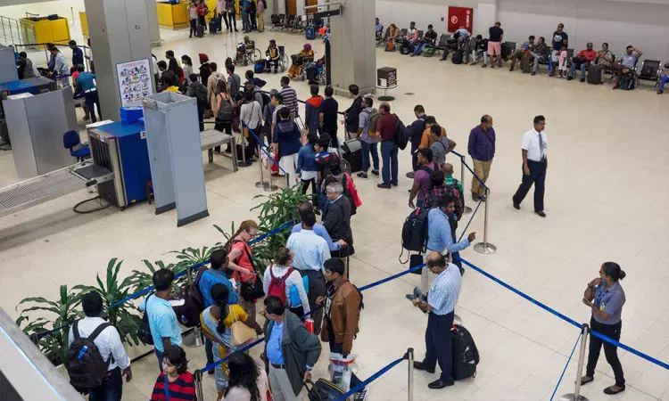 இலங்கையில் சிக்கி தவிக்கும் இந்திய பயணிகளை அழைத்து வர மீட்பு விமானங்கள் - தூதரகம் தகவல்