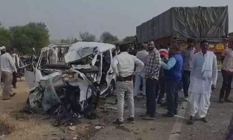ராஜஸ்தான்: லாரி மீது கார் மோதி கோர விபத்து - 3 பேர் பலி