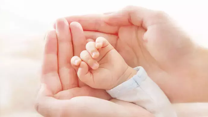 ஓடும் ரெயிலில் பெண்ணுக்கு குழந்தை பிறந்தது ஓடும் ரெயிலில் பெண்ணுக்கு குழந்தை பிறந்தது