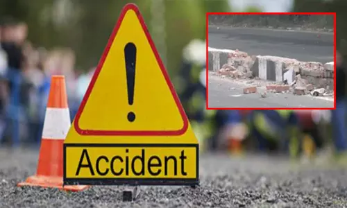 டெல்லி: சொகுசு கார் மோதி 2 பேர் காயம்; ஒருவர் பலி டெல்லி: சொகுசு கார் மோதி 2 பேர் காயம்; ஒருவர் பலி