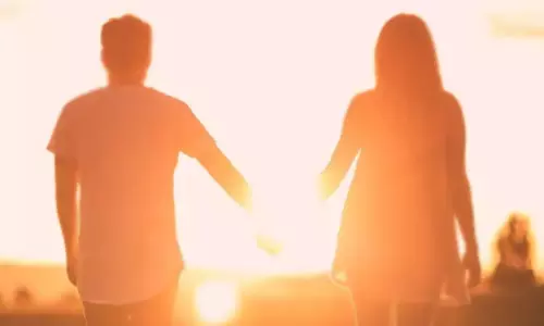 காதலுக்கு எதிர்ப்பு தெரிவித்த பெற்றோர்.. மாணவியின் கழுத்தை அறுத்துவிட்டு வாலிபர் எடுத்த விபரீத முடிவு