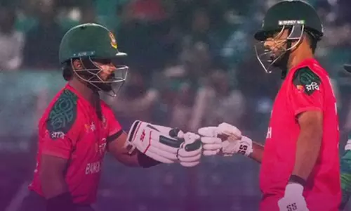 அயர்லாந்துக்கு எதிரான 3-வது டி20: வங்காளதேச அணியில் நட்சத்திர ஆல் ரவுண்டர் சேர்ப்பு அயர்லாந்துக்கு எதிரான 3-வது டி20: வங்காளதேச அணியில் நட்சத்திர ஆல் ரவுண்டர் சேர்ப்பு