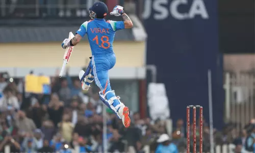 முதல் ஒருநாள் போட்டி: விராட் கோலி சதம் விளாசி அசத்தல்