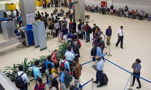 இலங்கையில் சிக்கி தவிக்கும் இந்திய பயணிகளை அழைத்து வர மீட்பு விமானங்கள் - தூதரகம் தகவல்