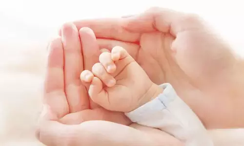 ஓடும் ரெயிலில் பெண்ணுக்கு குழந்தை பிறந்தது