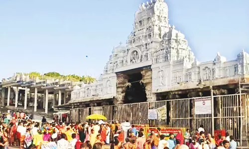 முகூர்த்த தினம்.. 30-க்கும் மேற்பட்ட திருமணம்.. களைகட்டிய திருச்செந்தூர் கோவில்