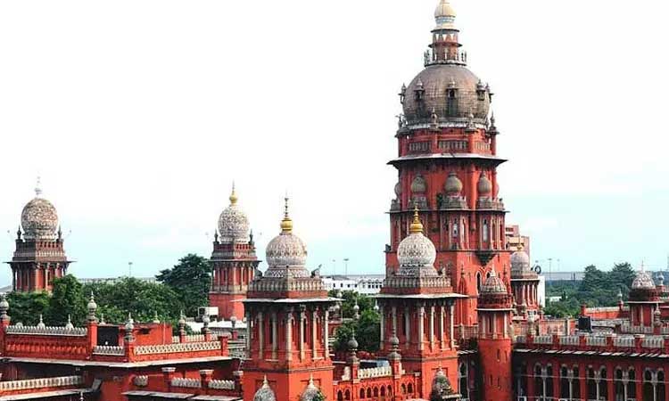 கிண்டி ரேஸ் கிளப்  நிலத்தில் மழை நீரை சேகரிக்கும் வகையில் குளங்கள் அமைக்க ஐகோர்ட்டு உத்தரவு