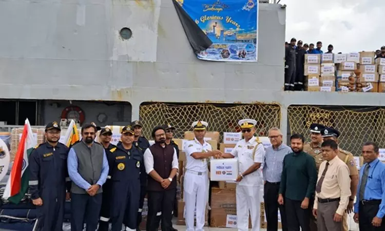 வெள்ள பாதிப்பு: நிவாரணப்பொருட்களுடன் இலங்கைக்கு சென்றது  ஐ.என்.எஸ் சுகன்யா கப்பல்