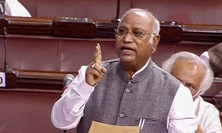மாநிலங்களவையில் ஜெகதீப் தன்கர் விவகாரத்தை எழுப்பிய கார்கே: பாஜக  எம்.பி.க்கள் கடும் எதிர்ப்பு