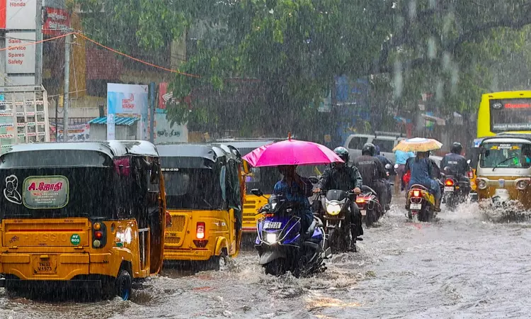 சென்னை, திருவள்ளூரில் அதி கனமழைக்கு வாய்ப்பு: ரெட் அலர்ட் எச்சரிக்கை விடுத்தது வானிலை மையம்