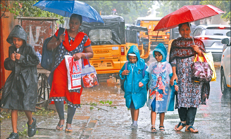 சென்னை உள்பட 4 மாவட்டங்களுக்கு இன்று கனமழை எச்சரிக்கை: பள்ளி, கல்லூரிகளுக்கு விடுமுறை