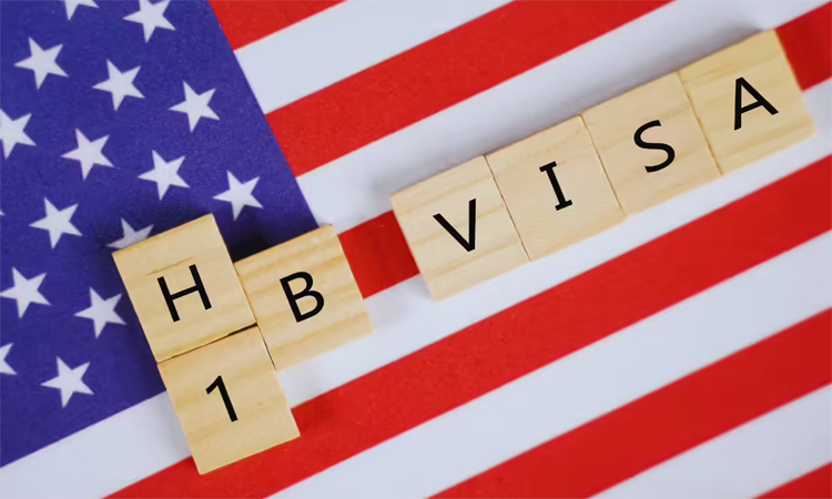 அமெரிக்கா எச்-1பி விசா அனுமதி 4,500 ஆக சரிவு