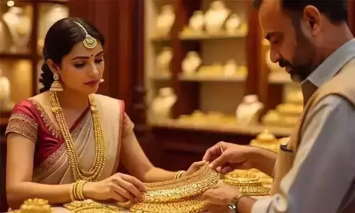 மீண்டும் உச்சத்தை நோக்கி தங்கம் விலை... ஒரு கிராம் ரூ.12 ஆயிரத்தை தாண்டியது மீண்டும் உச்சத்தை நோக்கி தங்கம் விலை... ஒரு கிராம் ரூ.12 ஆயிரத்தை தாண்டியது