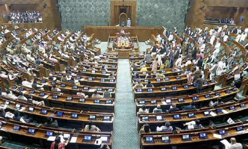 நாடாளுமன்ற குளிர் கால கூட்டத்தொடர் தொடங்கியது; எதிர்க்கட்சிகளின் திட்டம் என்ன? நாடாளுமன்ற குளிர் கால கூட்டத்தொடர் தொடங்கியது; எதிர்க்கட்சிகளின் திட்டம் என்ன?