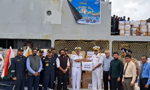 வெள்ள பாதிப்பு: நிவாரணப்பொருட்களுடன் இலங்கைக்கு சென்றது  ஐ.என்.எஸ் சுகன்யா கப்பல்