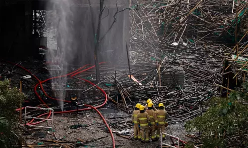 ஹாங்காங் தீ விபத்து; பலி எண்ணிக்கை 151 ஆக உயர்வு ஹாங்காங் தீ விபத்து; பலி எண்ணிக்கை 151 ஆக உயர்வு