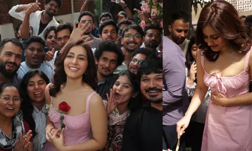 Raashi Khanna celebrates her birthday with fans...photos go viral Raashi Khanna celebrates her birthday with fans...photos go viral