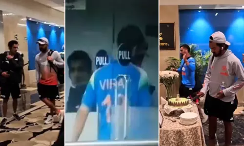 வெற்றியை கேக் வெட்டி கொண்டாடிய வீரர்கள்.. புறக்கணித்த விராட்.. இந்திய அணிக்குள் விரிசலா..? வெற்றியை கேக் வெட்டி கொண்டாடிய வீரர்கள்.. புறக்கணித்த விராட்.. இந்திய அணிக்குள் விரிசலா..?