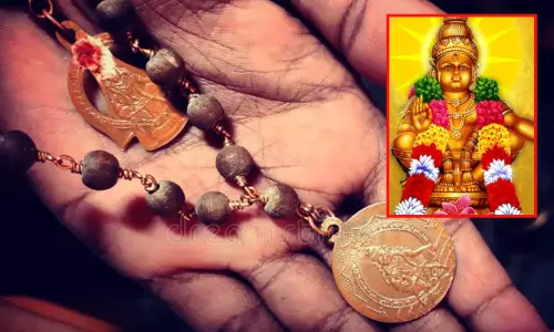 சபரிமலைக்கு மாலை அணிந்து வந்த மாணவர்கள்: கல்லூரியில் அனுமதி மறுக்கப்பட்டதால் பரபரப்பு