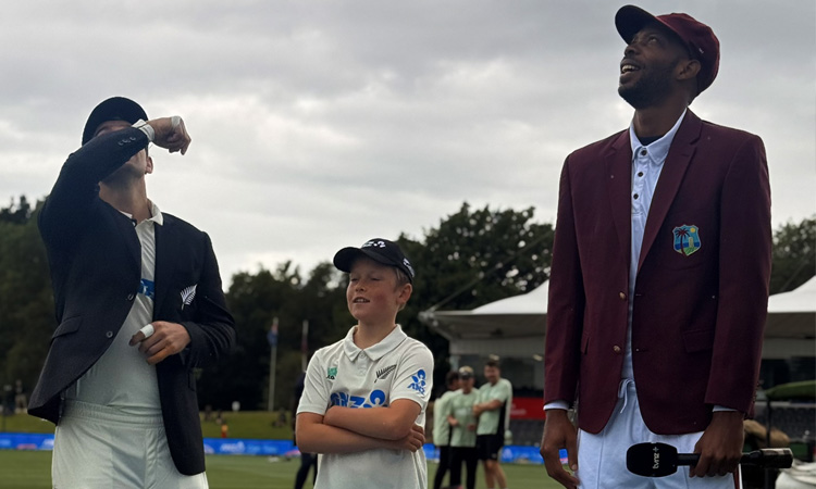 முதல் டெஸ்ட்:  நியூசிலாந்துக்கு எதிராக வெஸ்ட் இண்டீஸ் பந்துவீச்சு தேர்வு