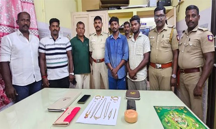 திருச்செந்தூரில் நகைகள் திருடிய 2 பேர் கைது: 18 சவரன் மீட்பு