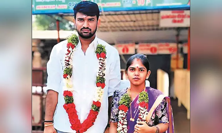 10 மாதத்தில் கசந்த காதல் திருமணம்... ஐ.ஏ.எஸ். அதிகாரி மகள் தூக்குப்போட்டு தற்கொலை