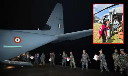 டிட்வா புயல்:  இந்தியாவில் இருந்து இலங்கைக்கு 53 டன் நிவாரண பொருட்கள் அனுப்பி வைப்பு; கர்ப்பிணிகள், முதியவர்கள் மீட்பு