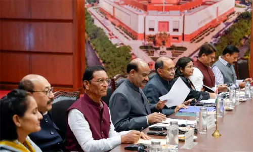 தொடர் அமளி: எதிர்க்கட்சி எம்.பி.க்களுடன் மக்களவை சபாநாயகர் பேச்சுவார்த்தை